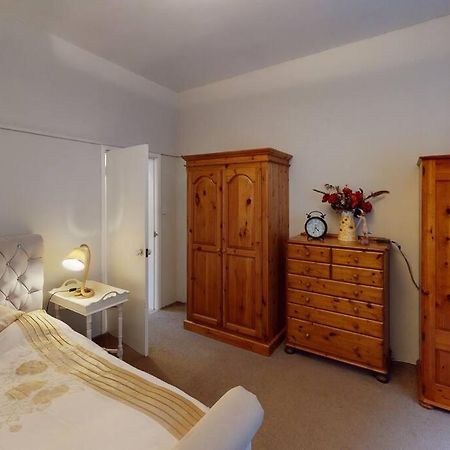 Spacious One Bedroom Flat West Hoathley Exterior foto