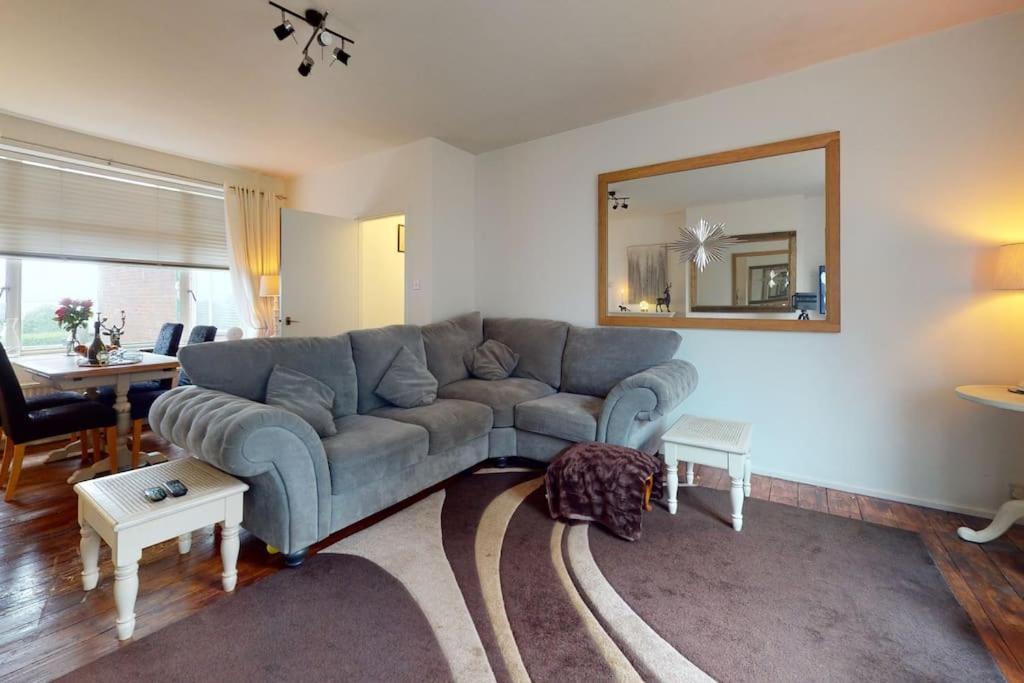 Spacious One Bedroom Flat West Hoathley Exterior foto