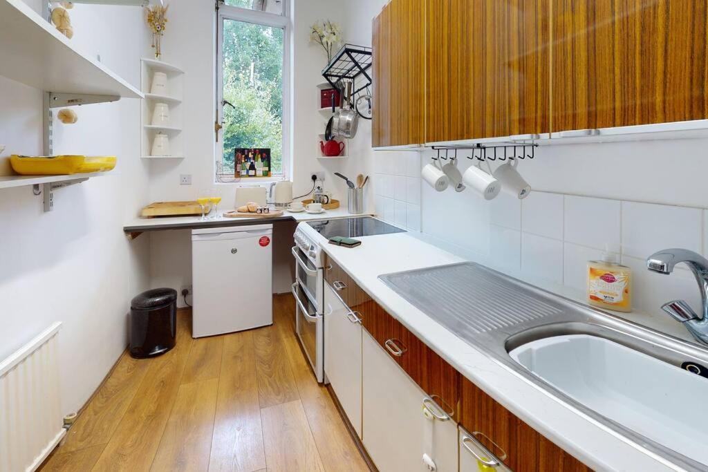 Spacious One Bedroom Flat West Hoathley Exterior foto